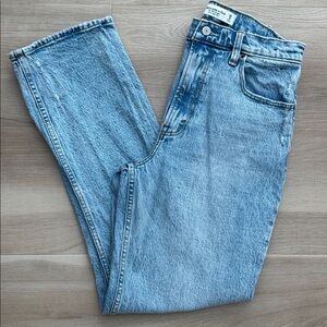 A&F - Curve Love Ultra High Rise 90s Straight Jean